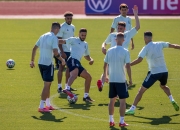 开云体育在线-西班牙球员集中训练，备战热身赛