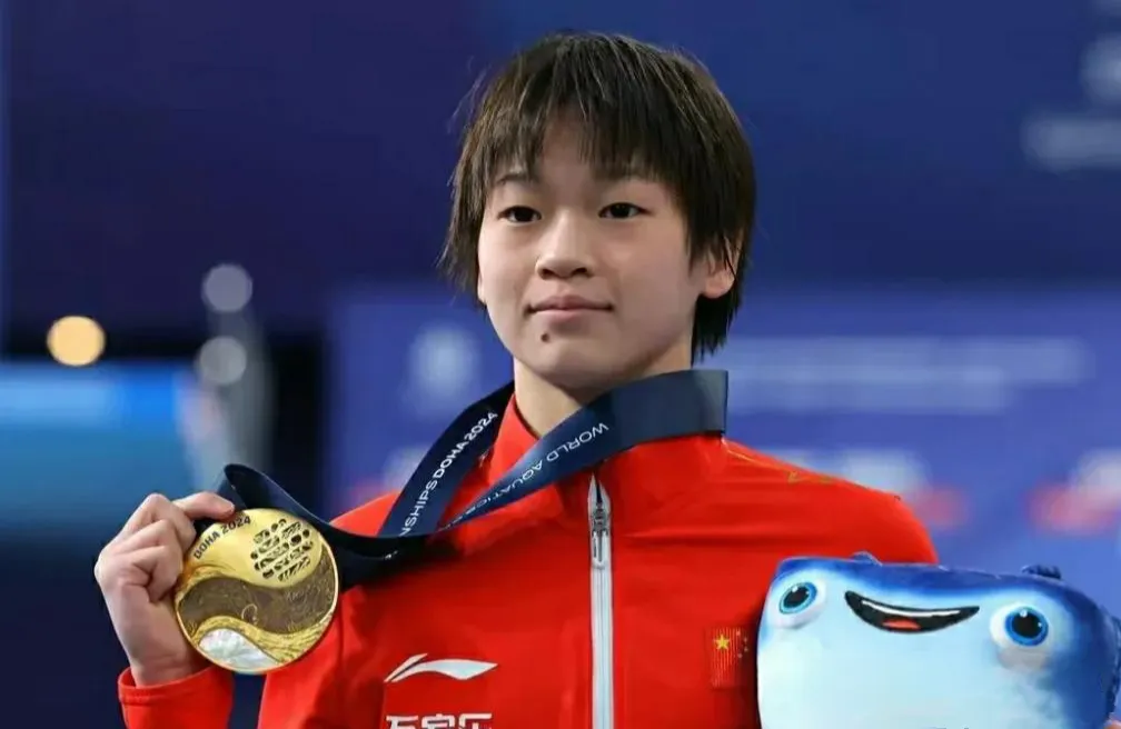 包含中国跳水队实现大满贯，选手全力以赴收获奖牌的词条