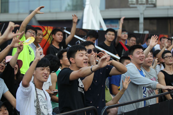 包含欧亚篮球盛宴开赛，全球球迷高度关注的词条