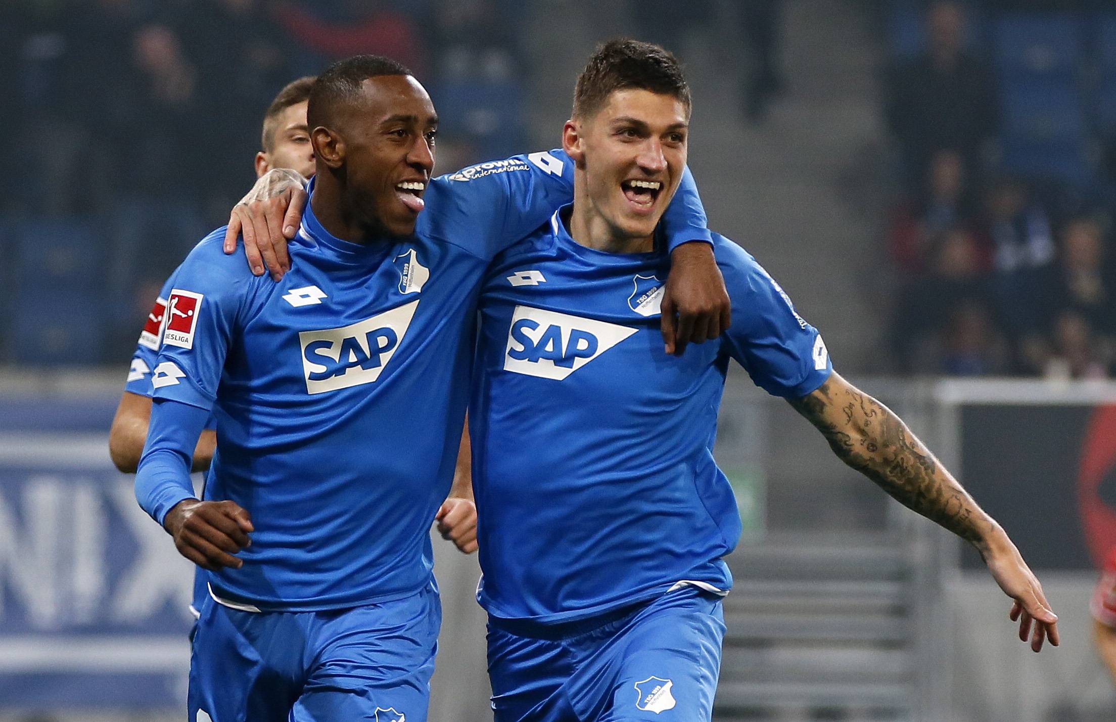 包含法兰克福主场胜霍芬海姆维护主场荣誉的词条