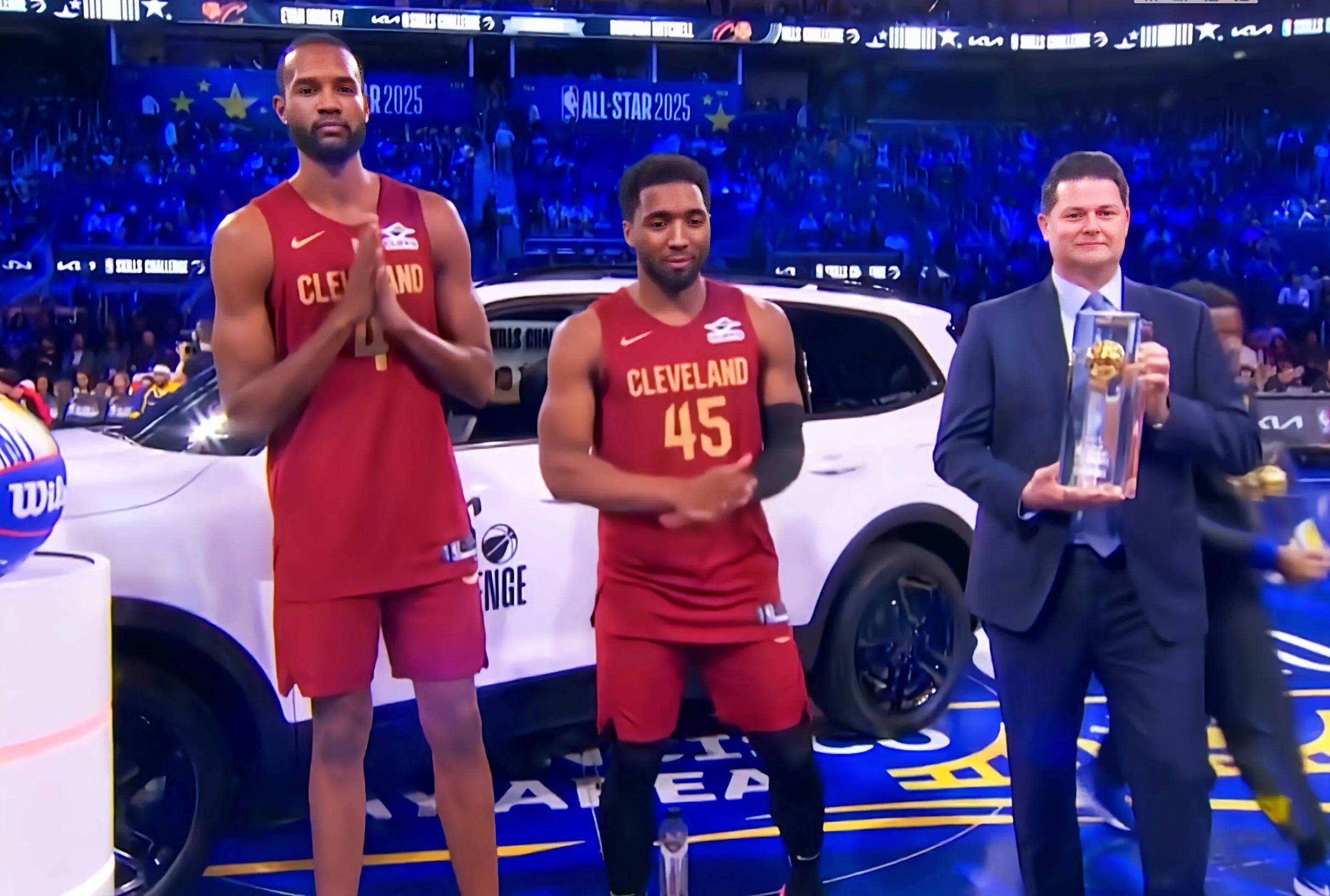 全明星赛收官队友联手将小卡送上榜首的简单介绍