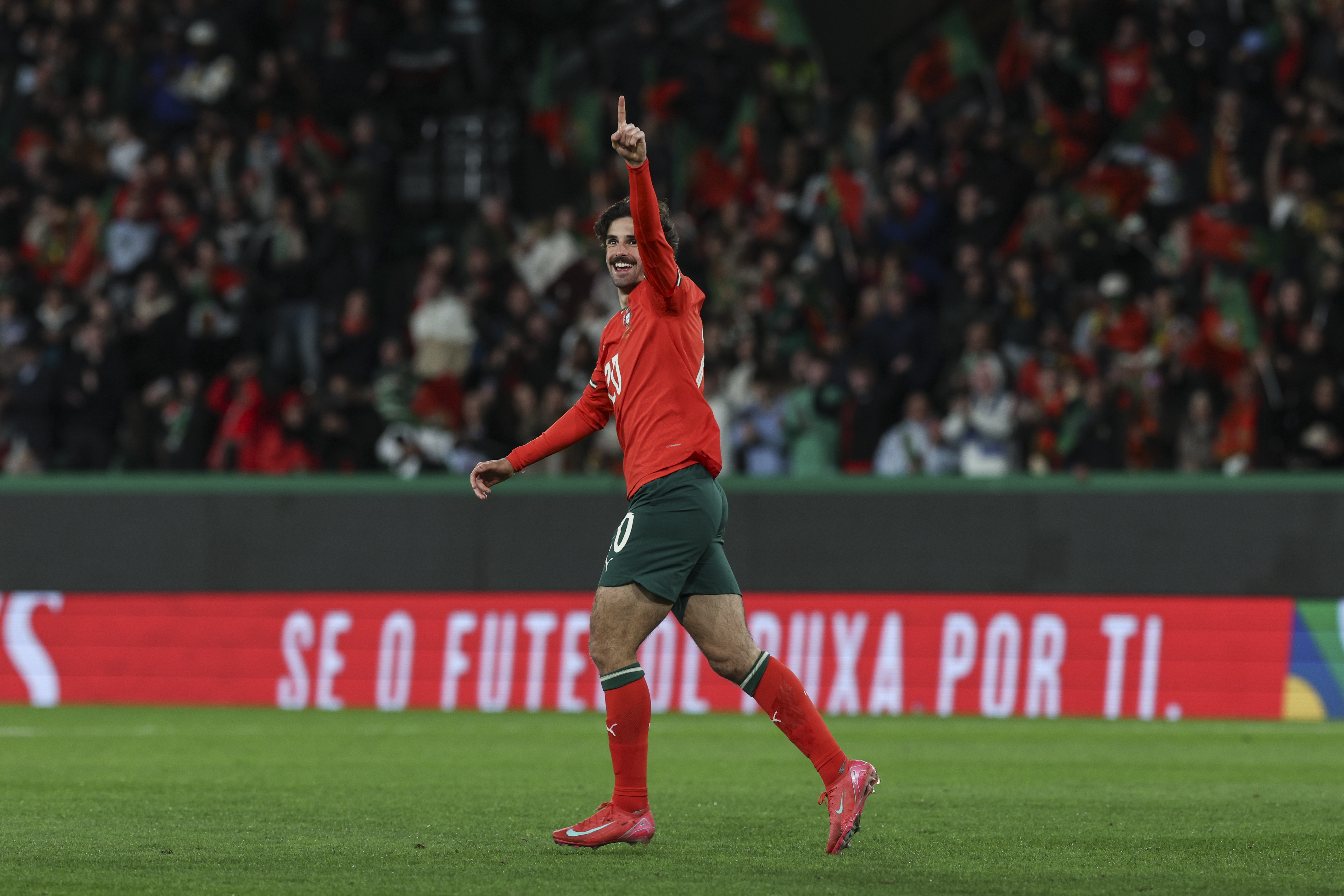 葡萄牙力压对手取得胜利，晋级欧锦赛半决赛的简单介绍