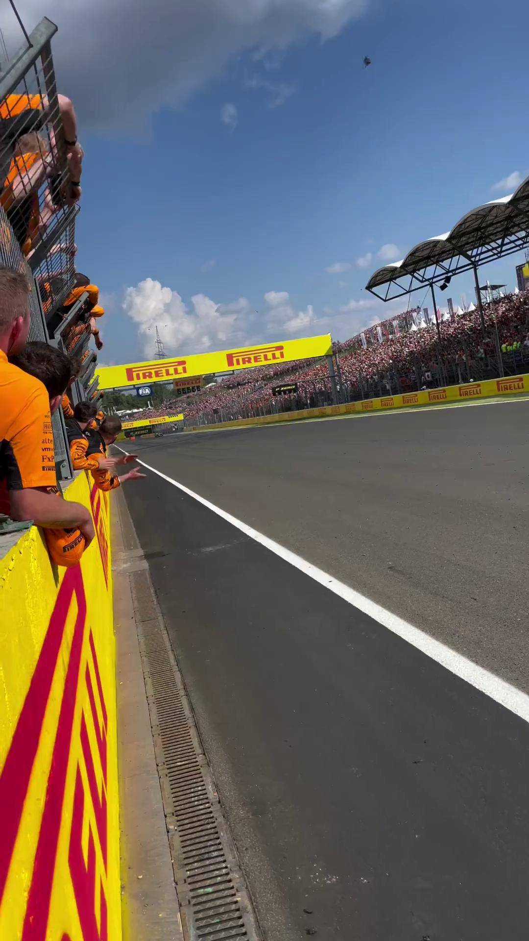 迈凯伦险胜红牛二队，拉塞尔刷新纪录的简单介绍