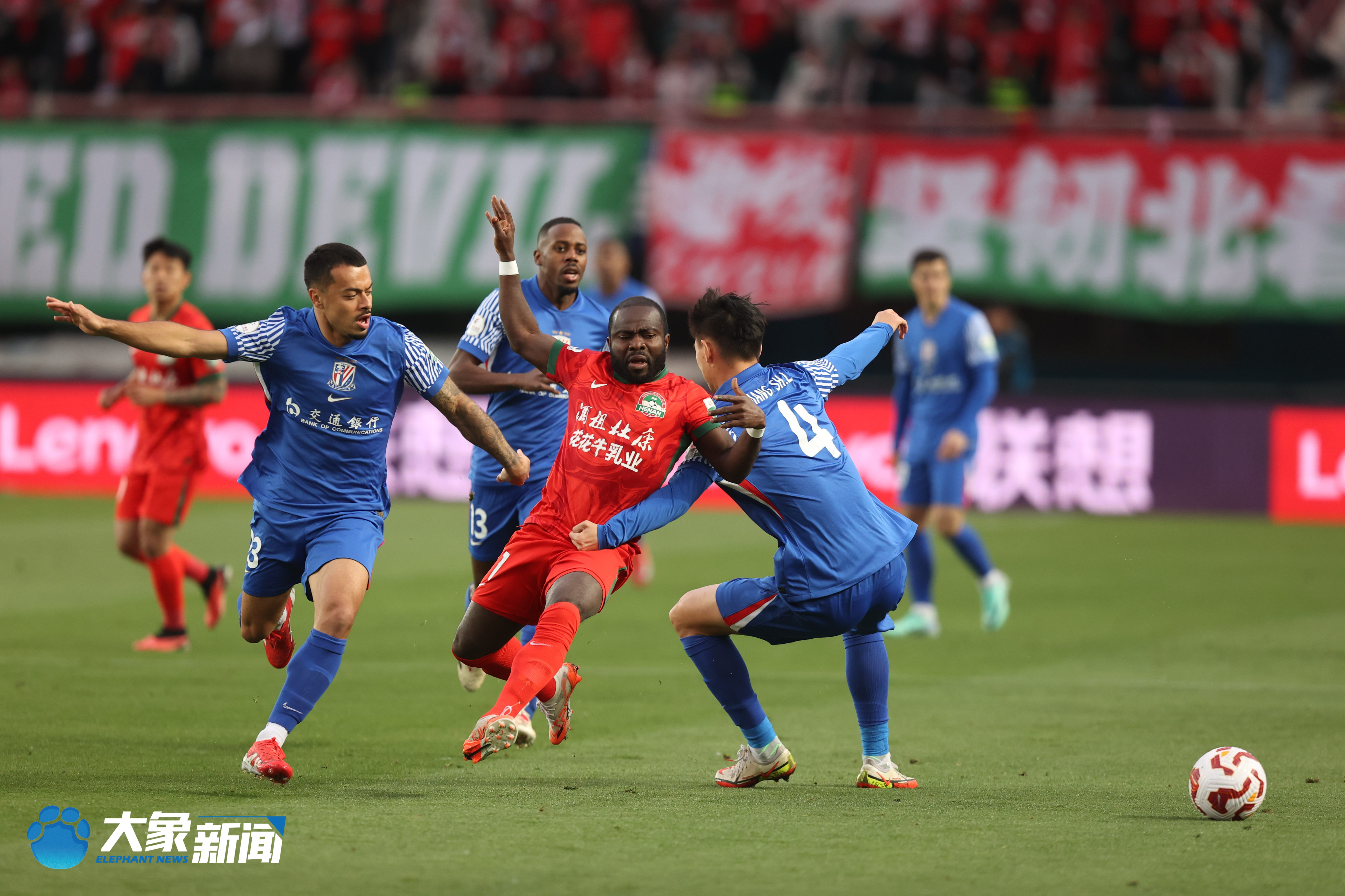 河南建业中场策应出色，球队重返胜利轨道