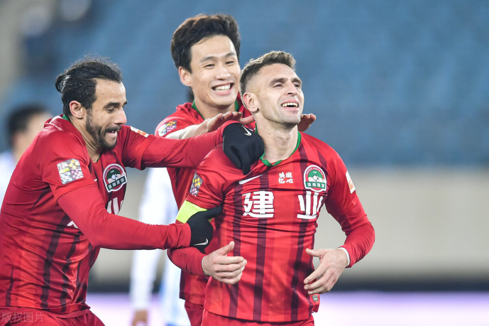 河南建业中场策应出色，球队重返胜利轨道
