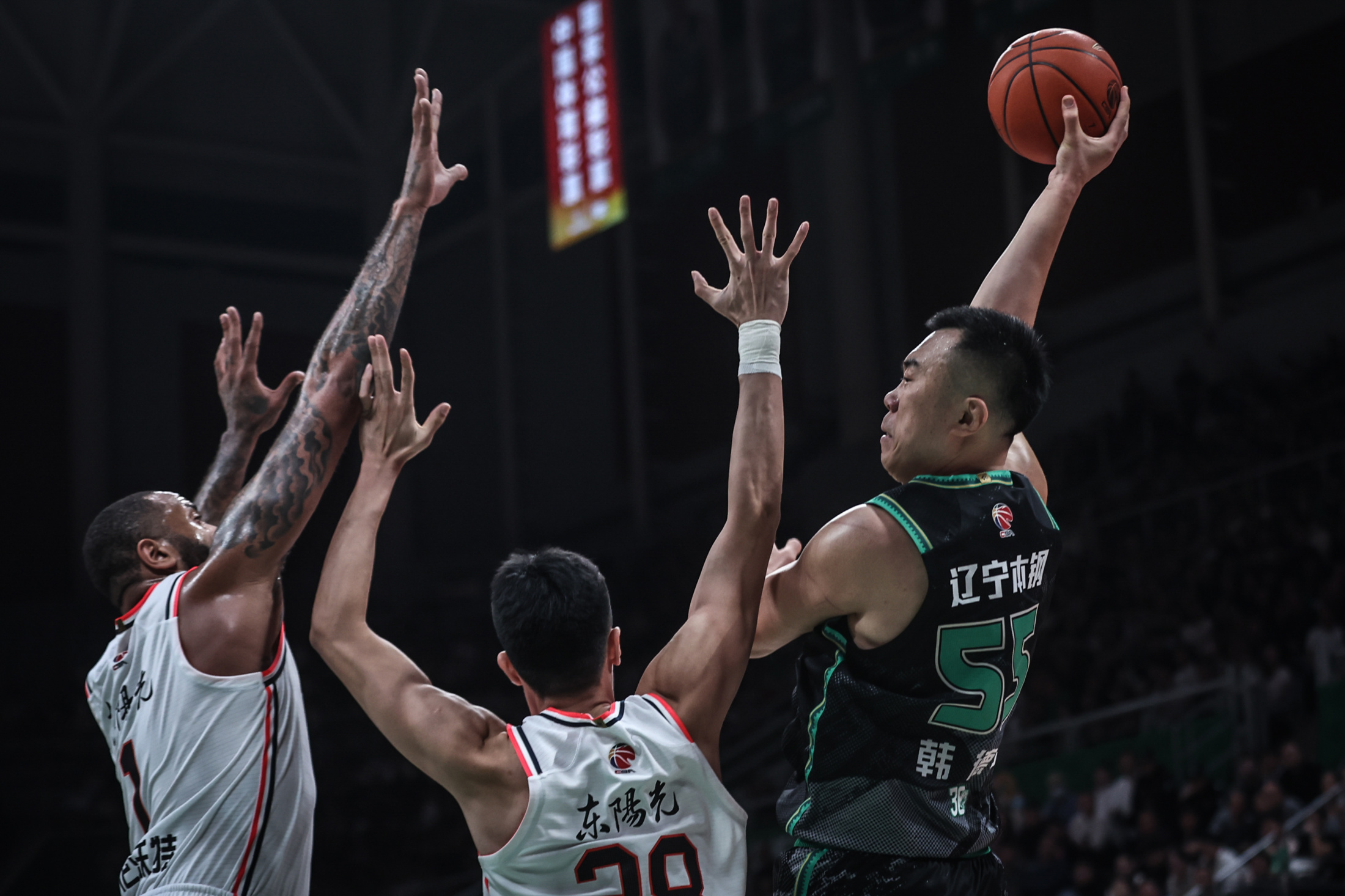 辽宁队力克上海队,张镇麟统治全场 辽宁队力克上海队,张镇麟统治全场