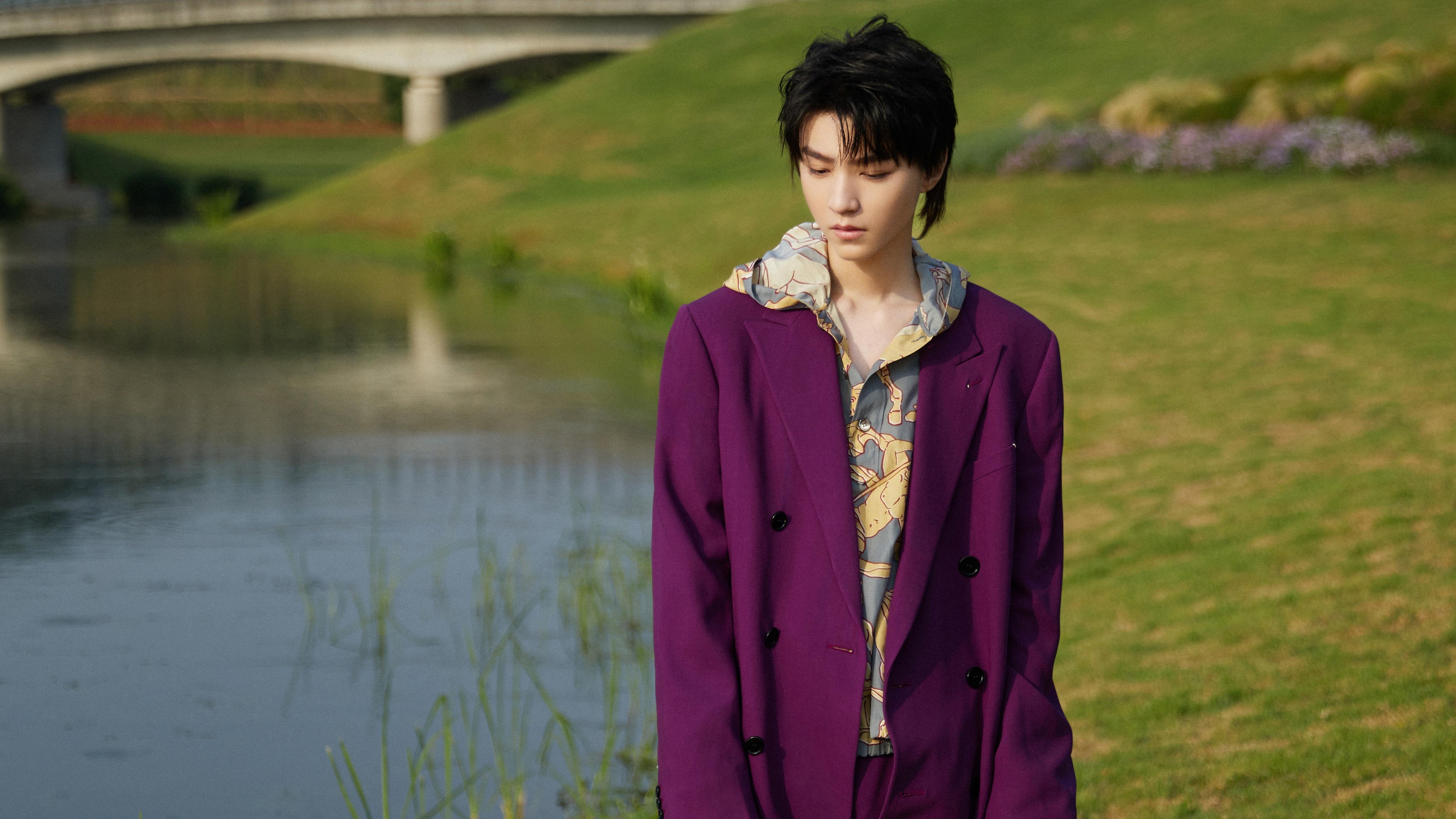 足球双子星,德甲王座鏖战夜,突尼斯之光暗度非洲沙场