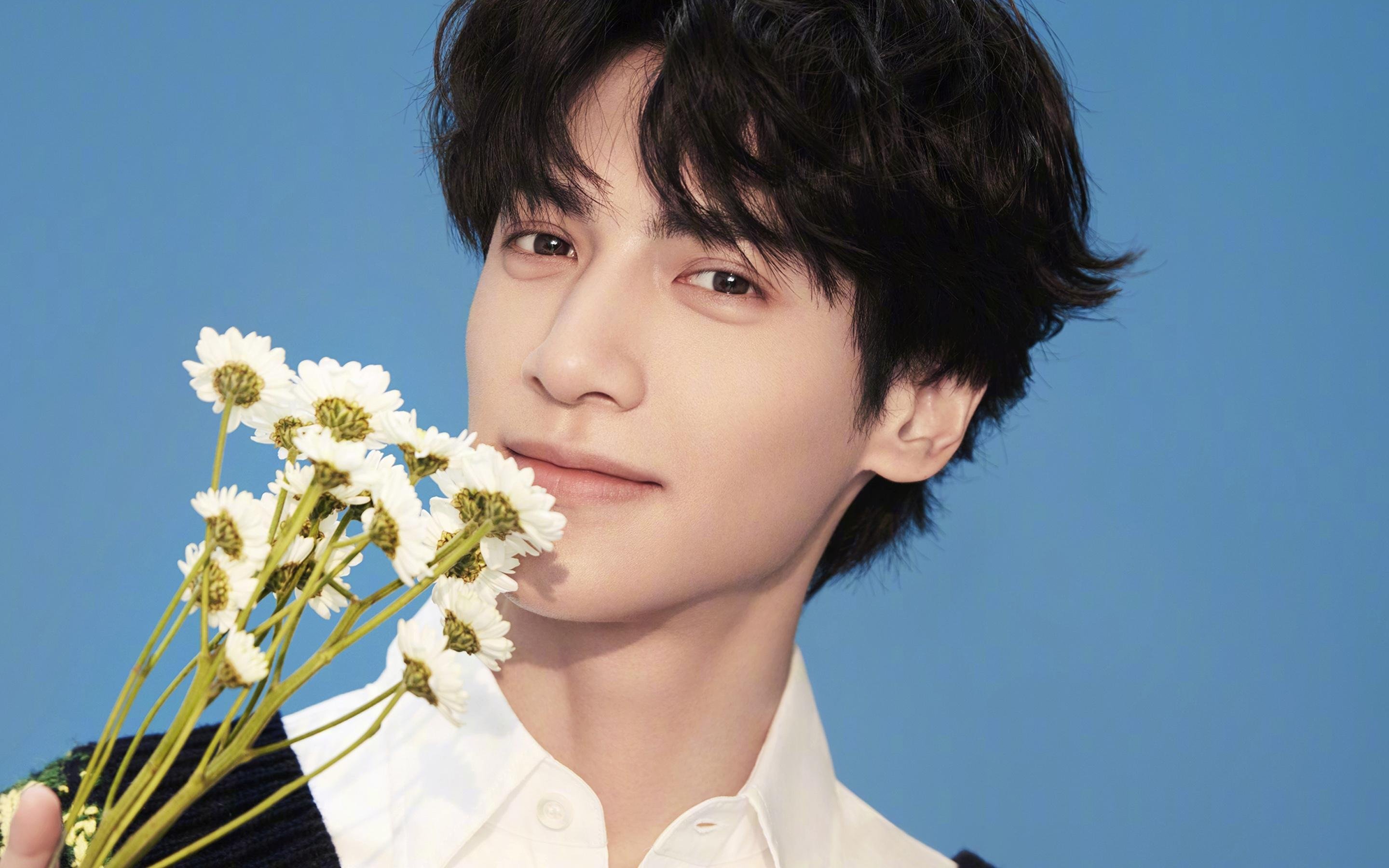 当F1引擎咆哮之时，孙兴慜用防守艺术谱写另类速度与激情